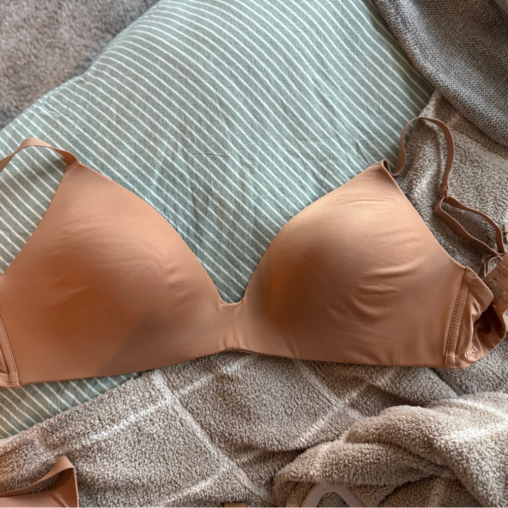 SKIMS Wireless form t-shirt demi bra